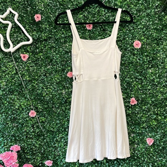 White Flowy Picnic Dress with Designed Peekaboo Waist Details - Soft and opaque - Picture 3 of 5